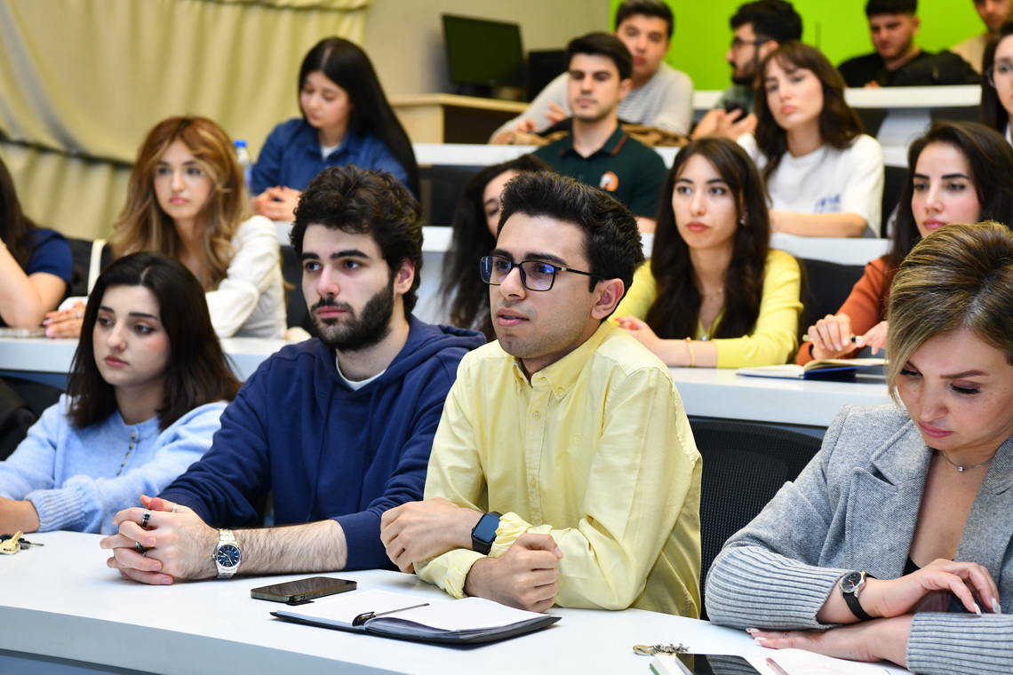 Almaniyanın Max Planck İnstitutunun doktorantı təcrübəsini tələbələrlə bölüşüb