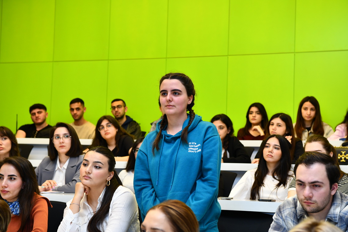 Almaniyanın Max Planck İnstitutunun doktorantı təcrübəsini tələbələrlə bölüşüb