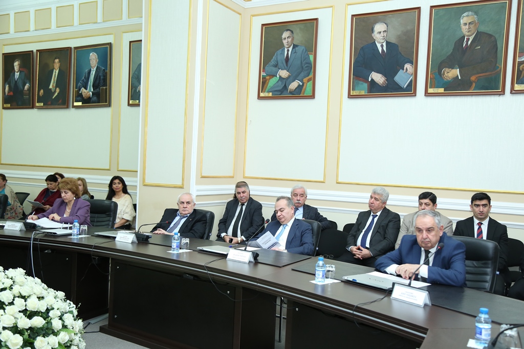 AMEA-da Naxçıvan Muxtar Respublikasının 100 illiyinə həsr olunmuş konfrans keçirilib