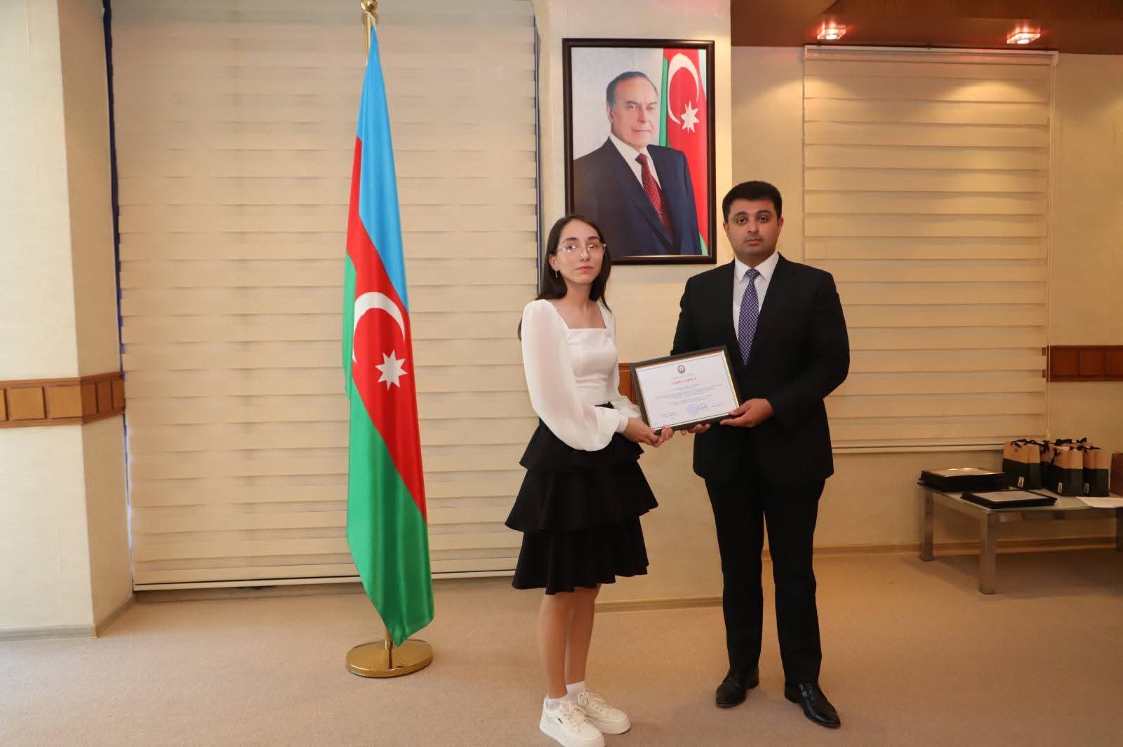 Anasının arzusunu gerçəkləşdirdi – Region birincisi olan Nəzrinin uğur hekayəsi