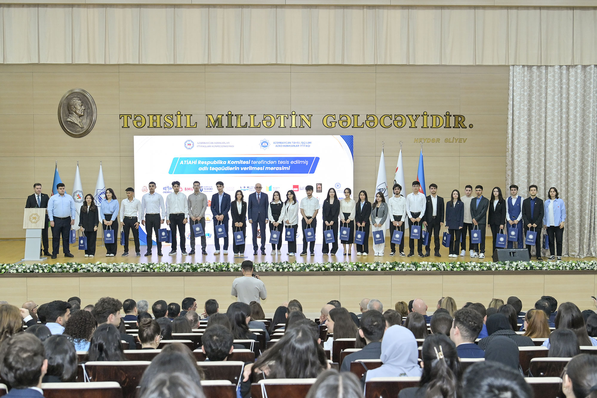 ATİAHİ 308 tələbəyə “Adlı təqaüd” verib