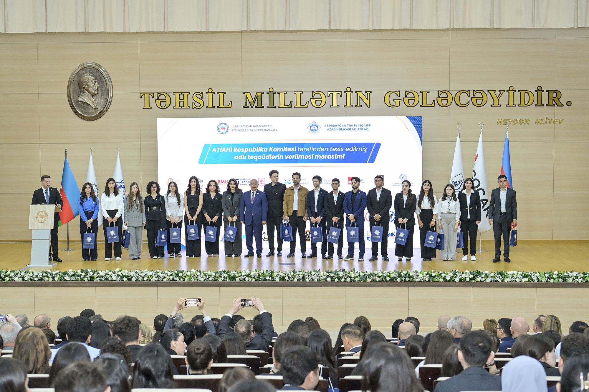 ATİAHİ 308 tələbəyə “Adlı təqaüd” verib