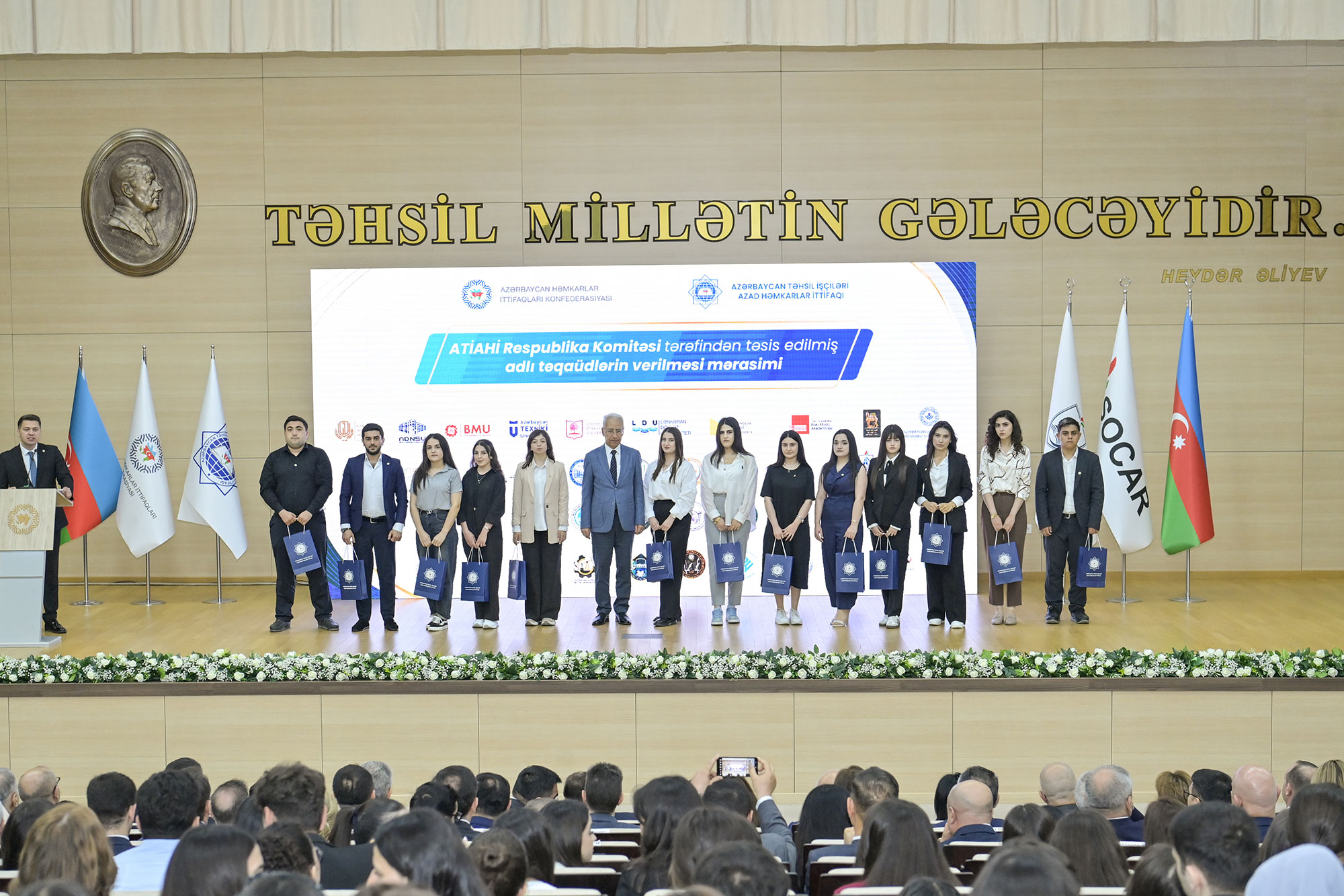 ATİAHİ 308 tələbəyə “Adlı təqaüd” verib