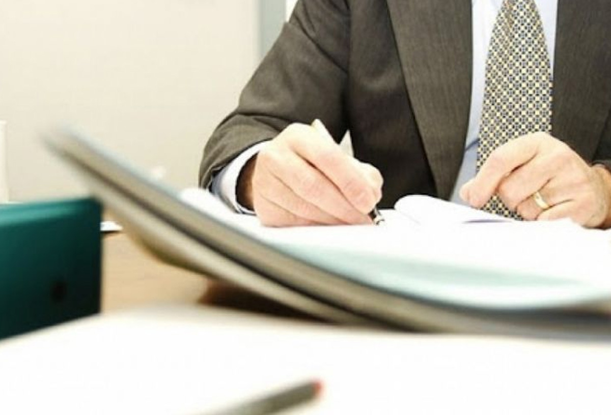 Attestata yanlış qiymət yazıldığı üçün direktor cəzalandırılıb 