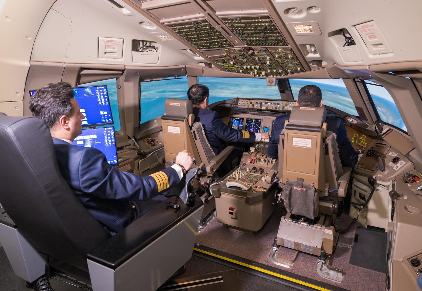 Aviasiya Akademiyasında "Boeing 777" tam uçuş simulyatoru quraşdırılıb 