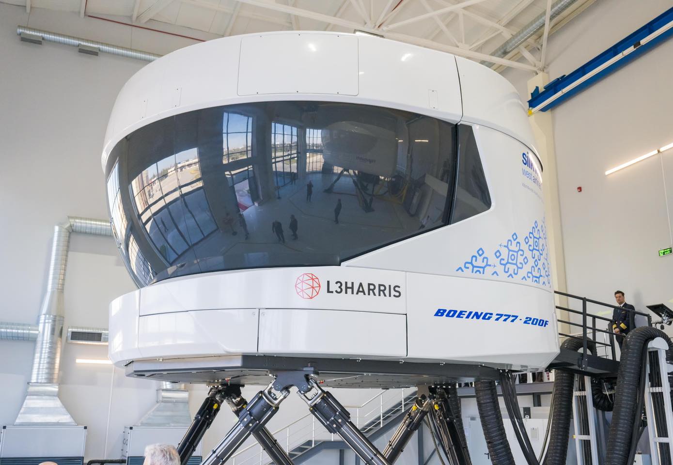 Aviasiya Akademiyasında "Boeing 777" tam uçuş simulyatoru quraşdırılıb
