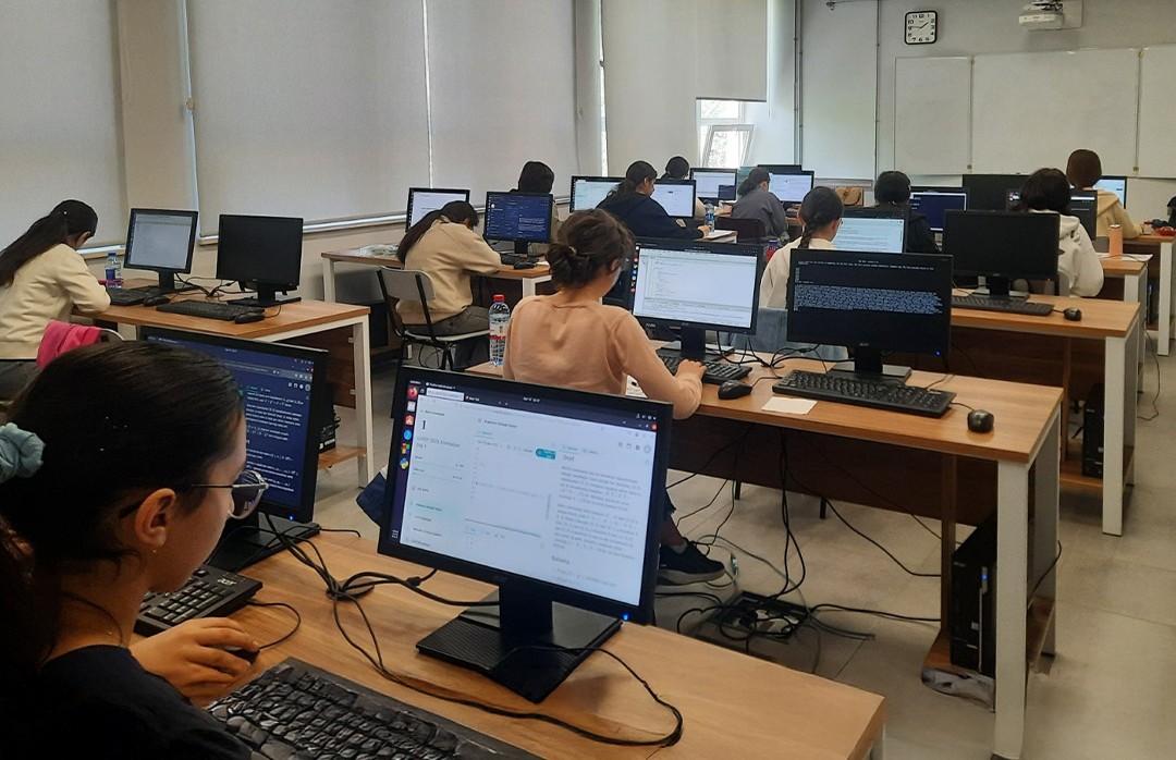 Avropa Qızlar İnformatika Olimpiadasına seçmə imtahanı keçirilib 