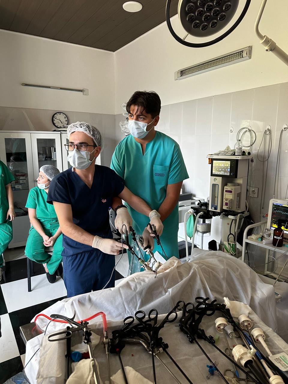 Azərbaycanda ilk dəfə rezidentlər donuz üzərində əməliyyat apardılar