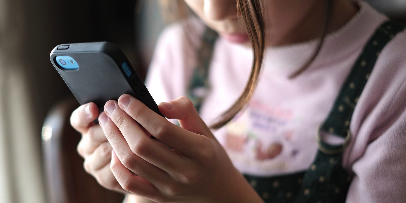 Azərbaycanda uşaqların “TikTok”a girişinin qadağan edilməsi təklif olunur 