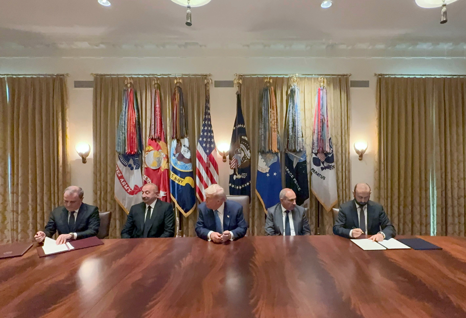 Azərbaycanın və Ermənistanın xarici işlər nazirləri sülhə dair saziş layihəsini paraflayıblar və ATƏT-in fəaliyyətdə olan sədrinə birgə müraciəti imzalayıblar 