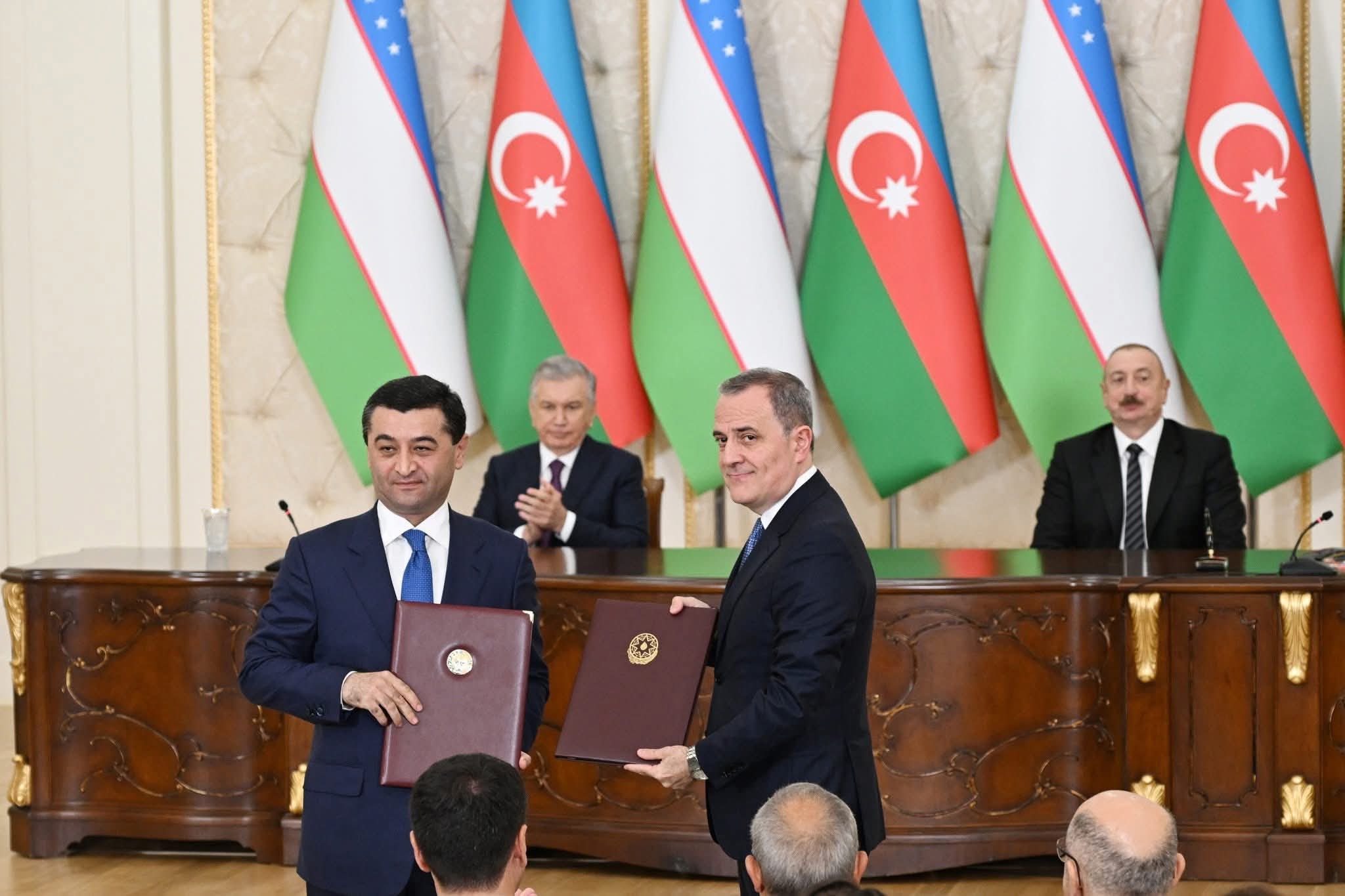 Azərbaycanla Özbəkistan arasında imzalanmış sənədlər mübadilə edilib