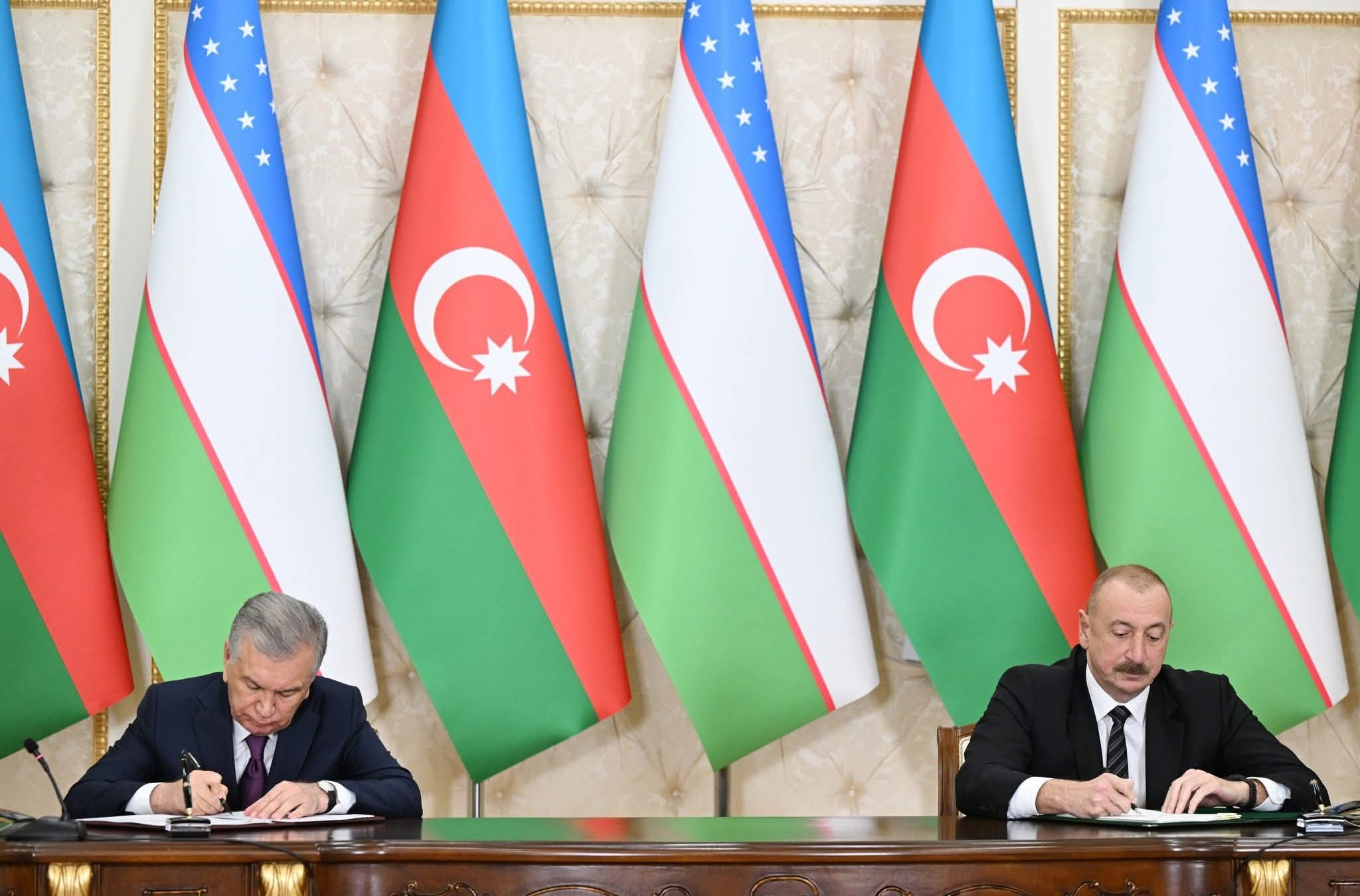 Azərbaycanla Özbəkistan arasında imzalanmış sənədlər mübadilə edilib