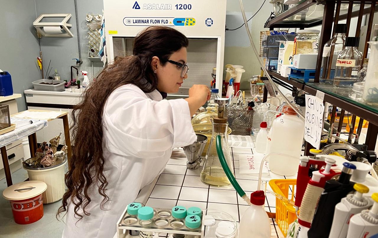 Azərbaycanlı tədqiqatçı xərçəngin müalicəsi üçün bio-nanomateriallar hazırlayır 