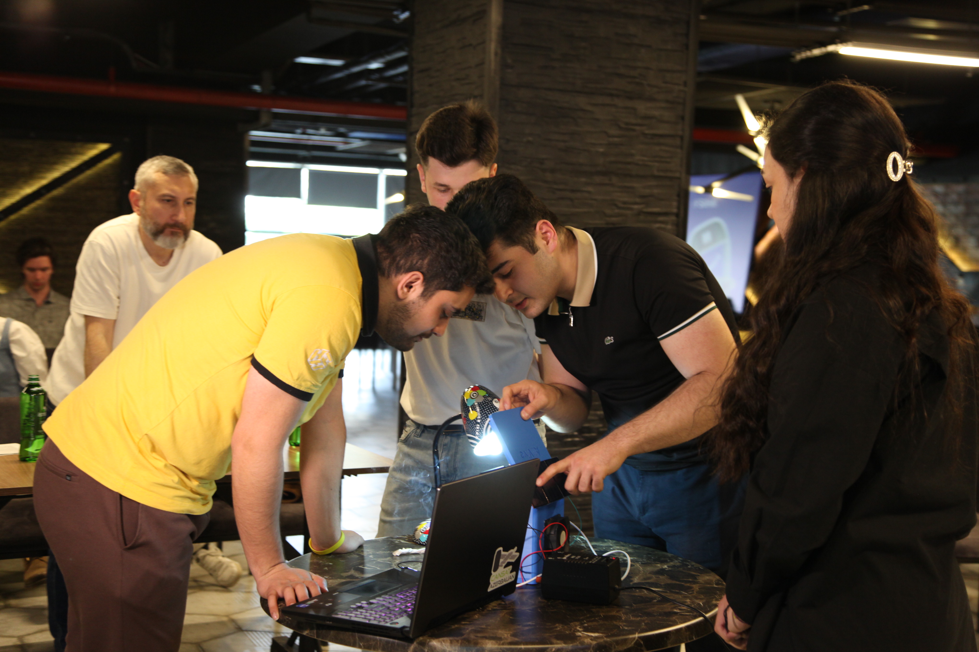 Azərbaycanlı tələbələr “EESTech Challenge Baku’25” müsabiqəsinin finalına çıxdılar 