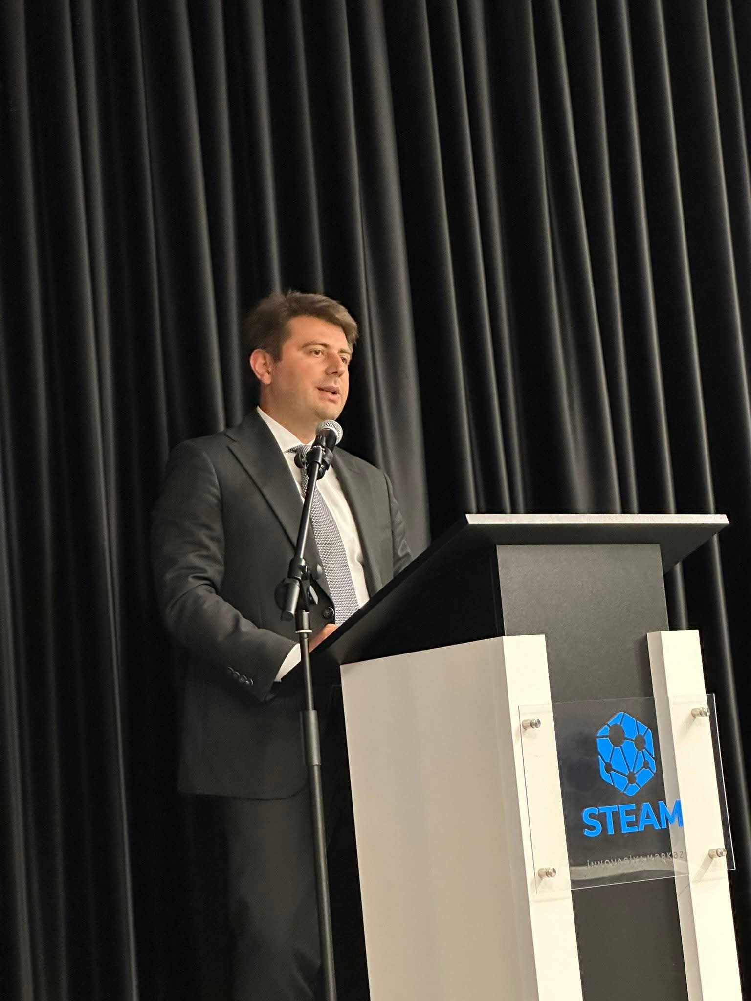 #AzərbaycanMüəllimləri müsabiqəsinin qalibləri mükafatlandırılıb