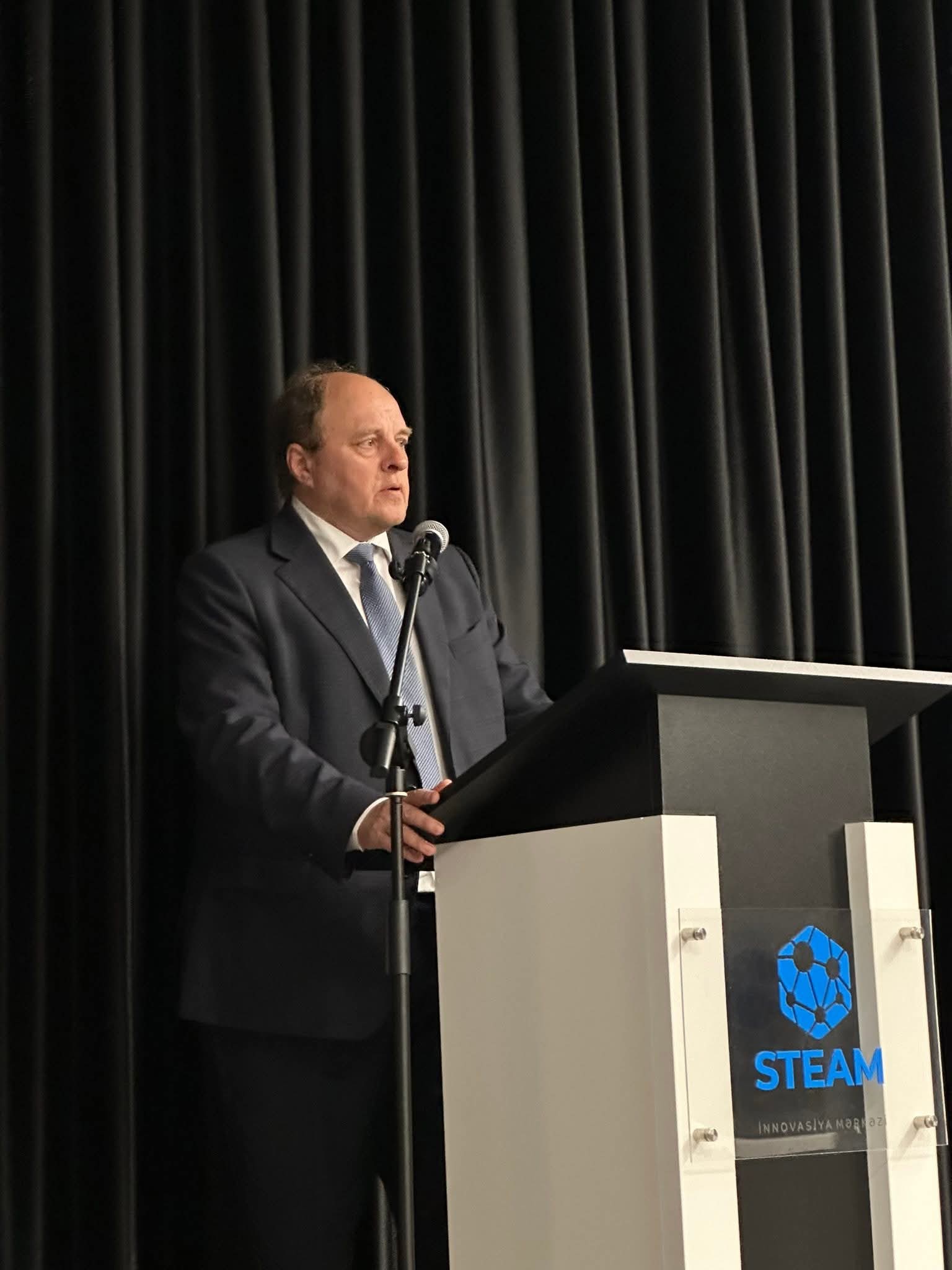 #AzərbaycanMüəllimləri müsabiqəsinin qalibləri mükafatlandırılıb