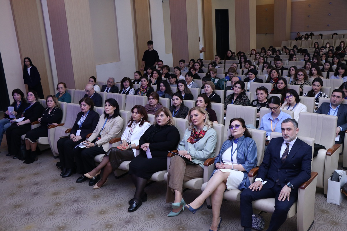 AzMİU-da dizaynın müasir problemləri müzakirə olunub 