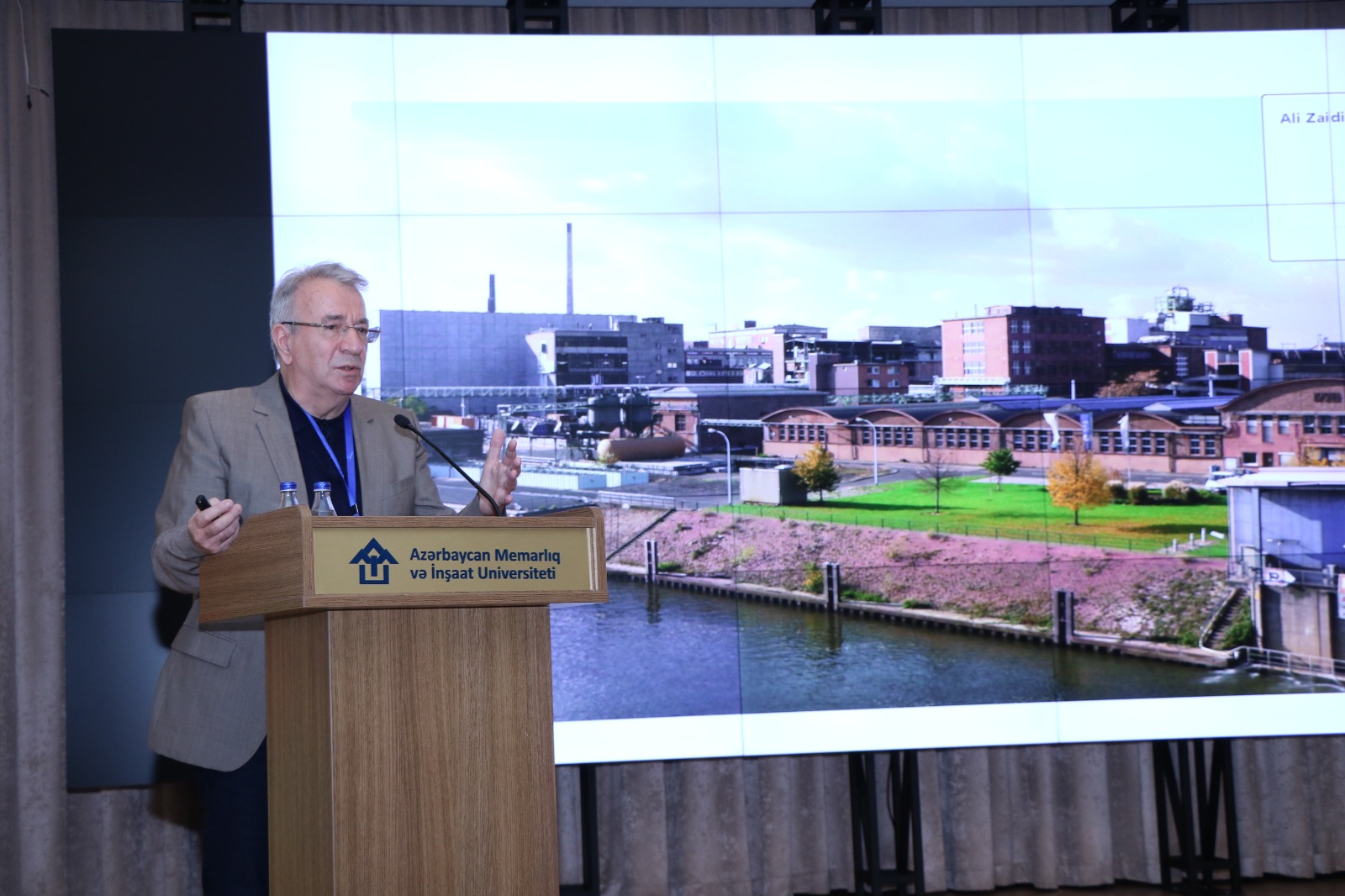 AzMİU-da dünya alimləri inşaatın müasir problemlərini müzakirə etdilər