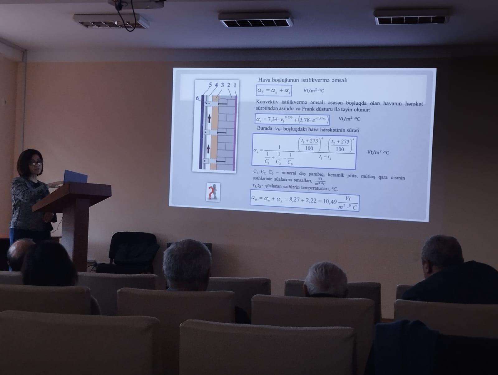 AzMİU-da elmi seminar keçirilib 