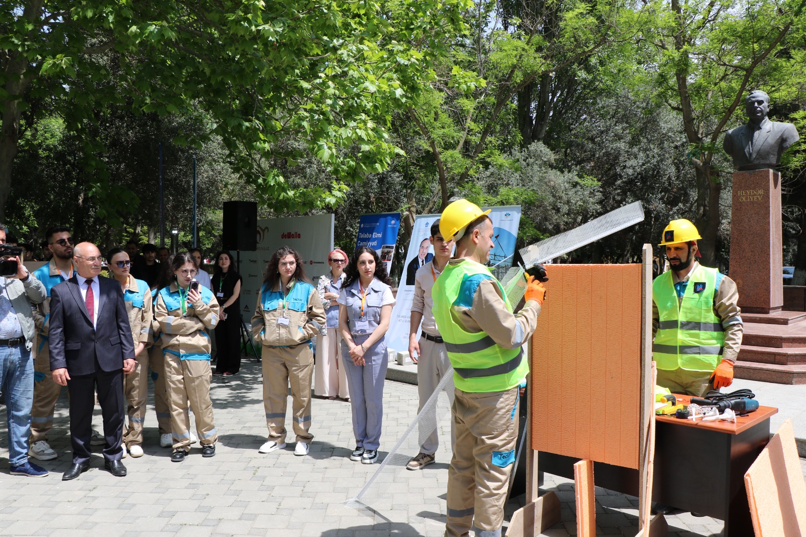 AzMİU-da “Gələcəyin qurucuları” layihəsinə start verilib