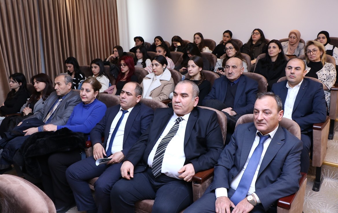 AzMİU-da geomatika elminin müasir problemləri müzakirə edilib 