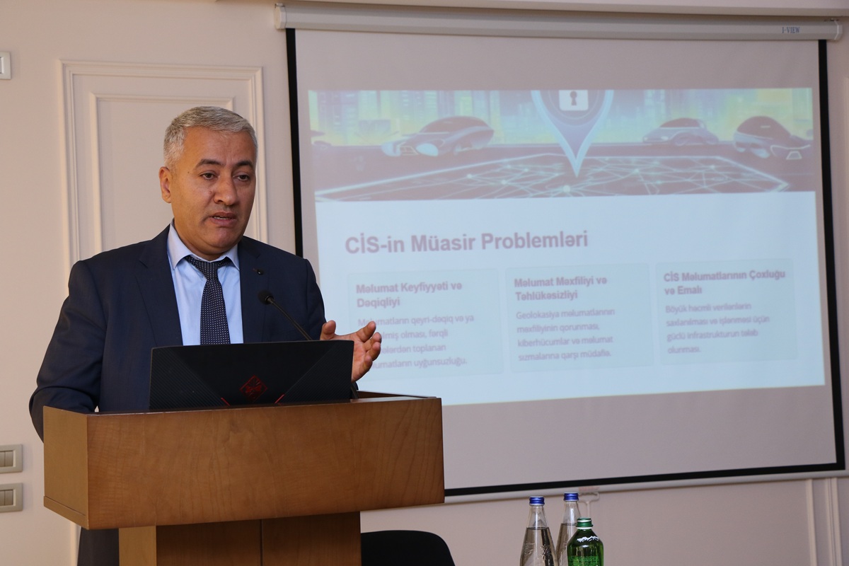 AzMİU-da geomatika elminin müasir problemləri müzakirə edilib