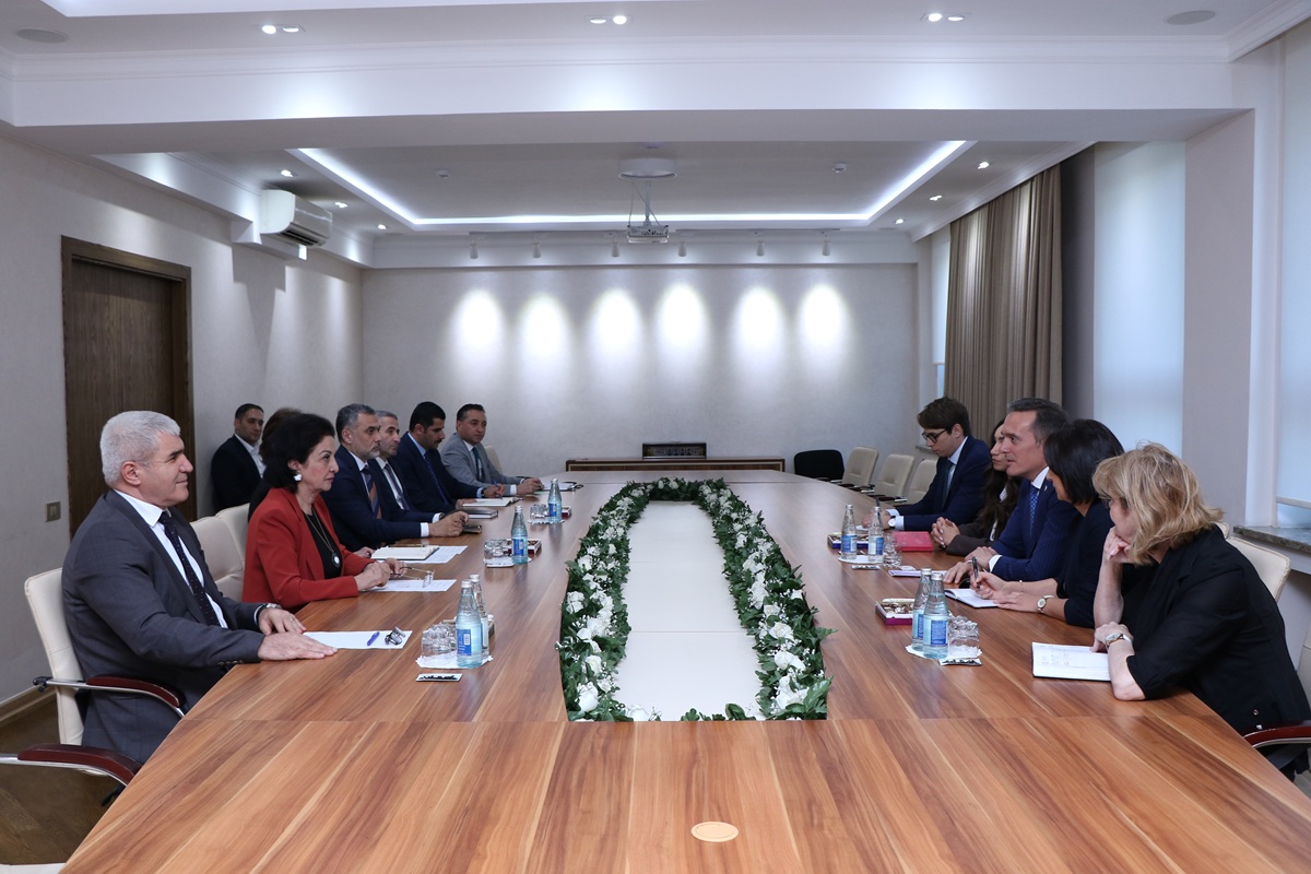 AzMİU-da İtaliyanın Azərbaycandakı səfiri ilə görüş keçirilib 