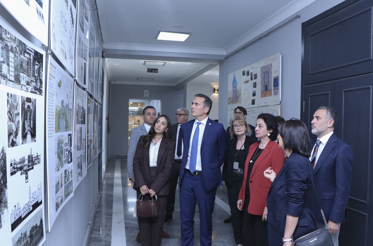 AzMİU-da İtaliyanın Azərbaycandakı səfiri ilə görüş keçirilib