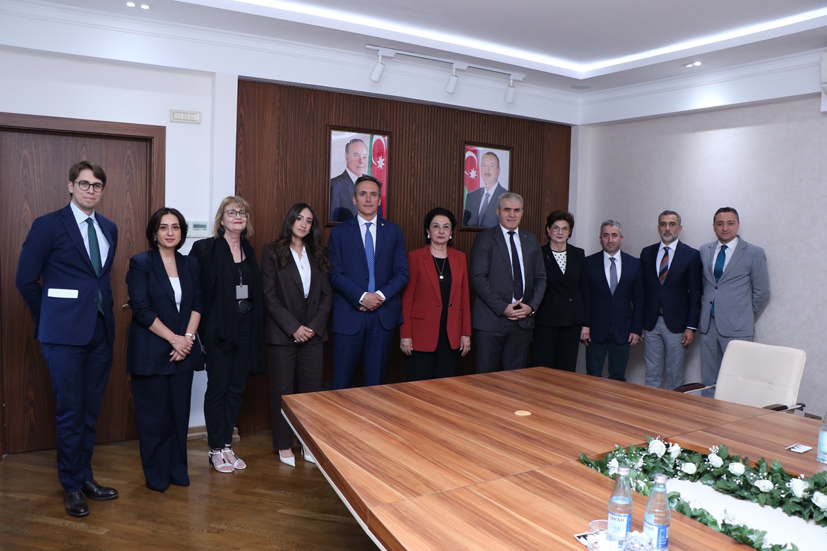 AzMİU-da İtaliyanın Azərbaycandakı səfiri ilə görüş keçirilib