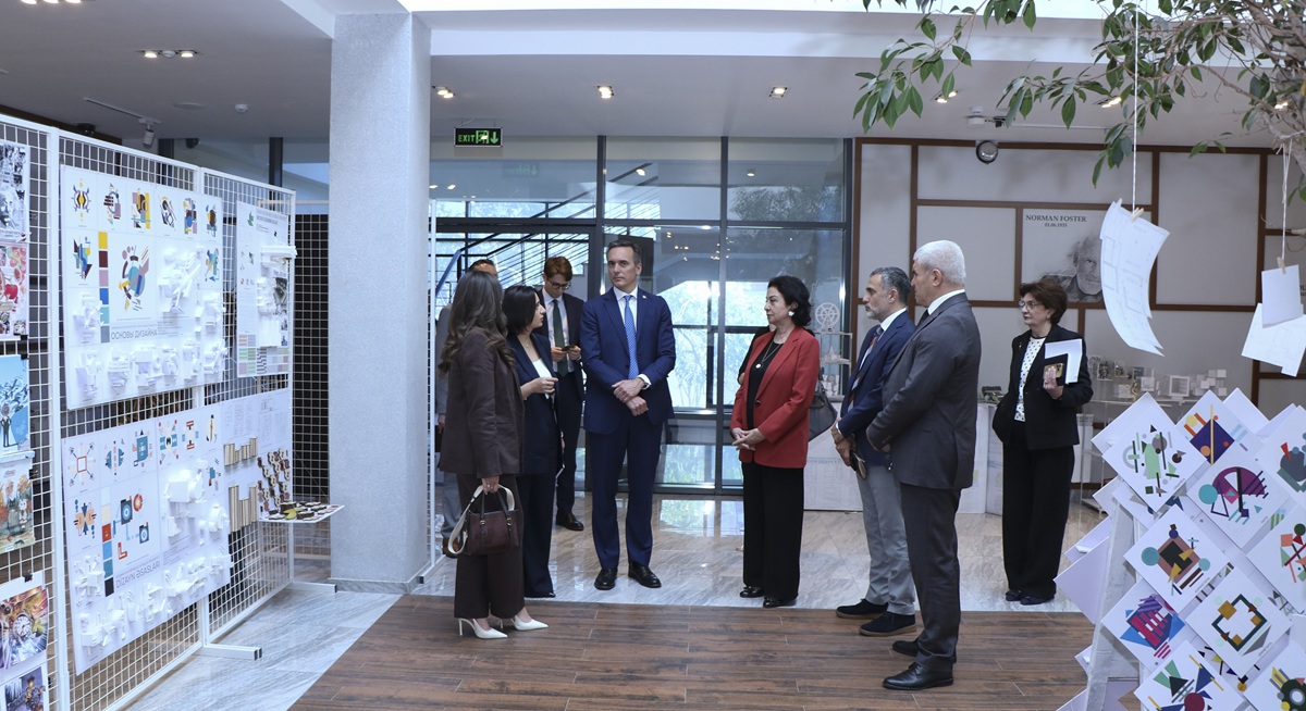 AzMİU-da İtaliyanın Azərbaycandakı səfiri ilə görüş keçirilib