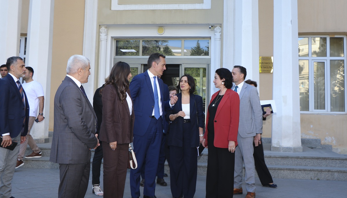 AzMİU-da İtaliyanın Azərbaycandakı səfiri ilə görüş keçirilib