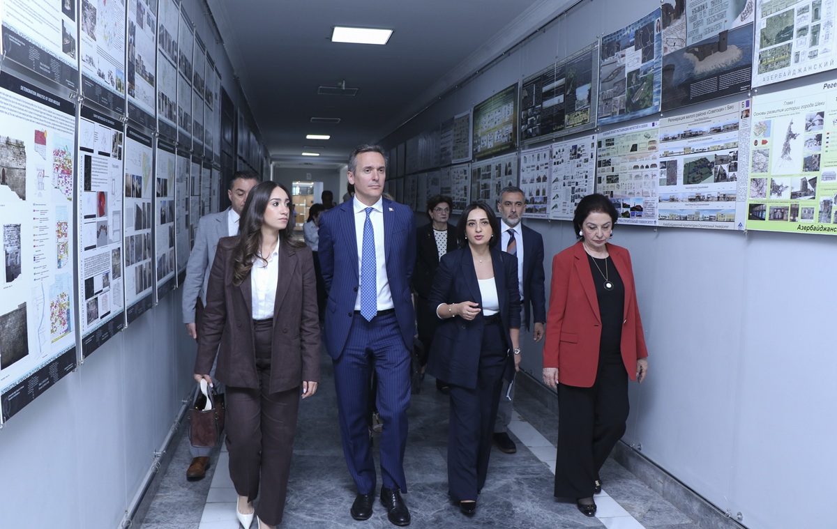 AzMİU-da İtaliyanın Azərbaycandakı səfiri ilə görüş keçirilib