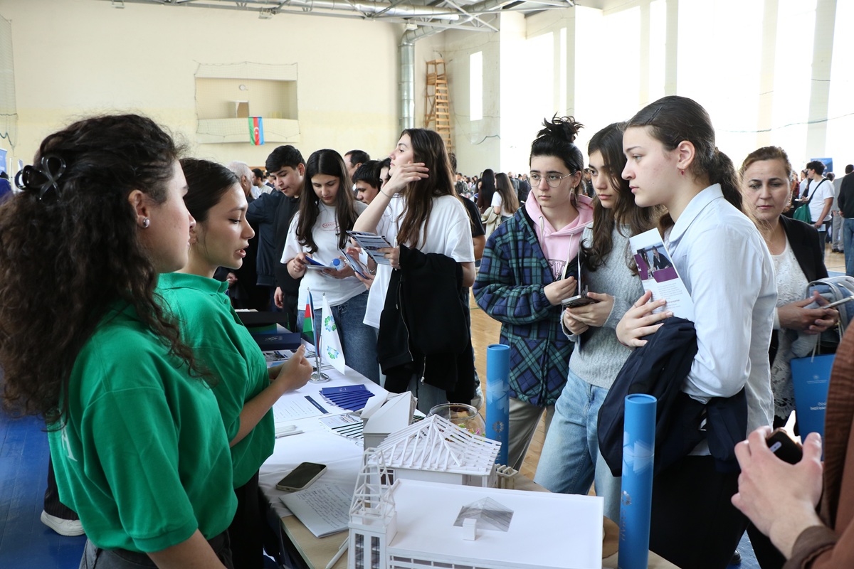 AzMİU-da məktəblilər üçün “Açıq qapı” günü keçirilib 