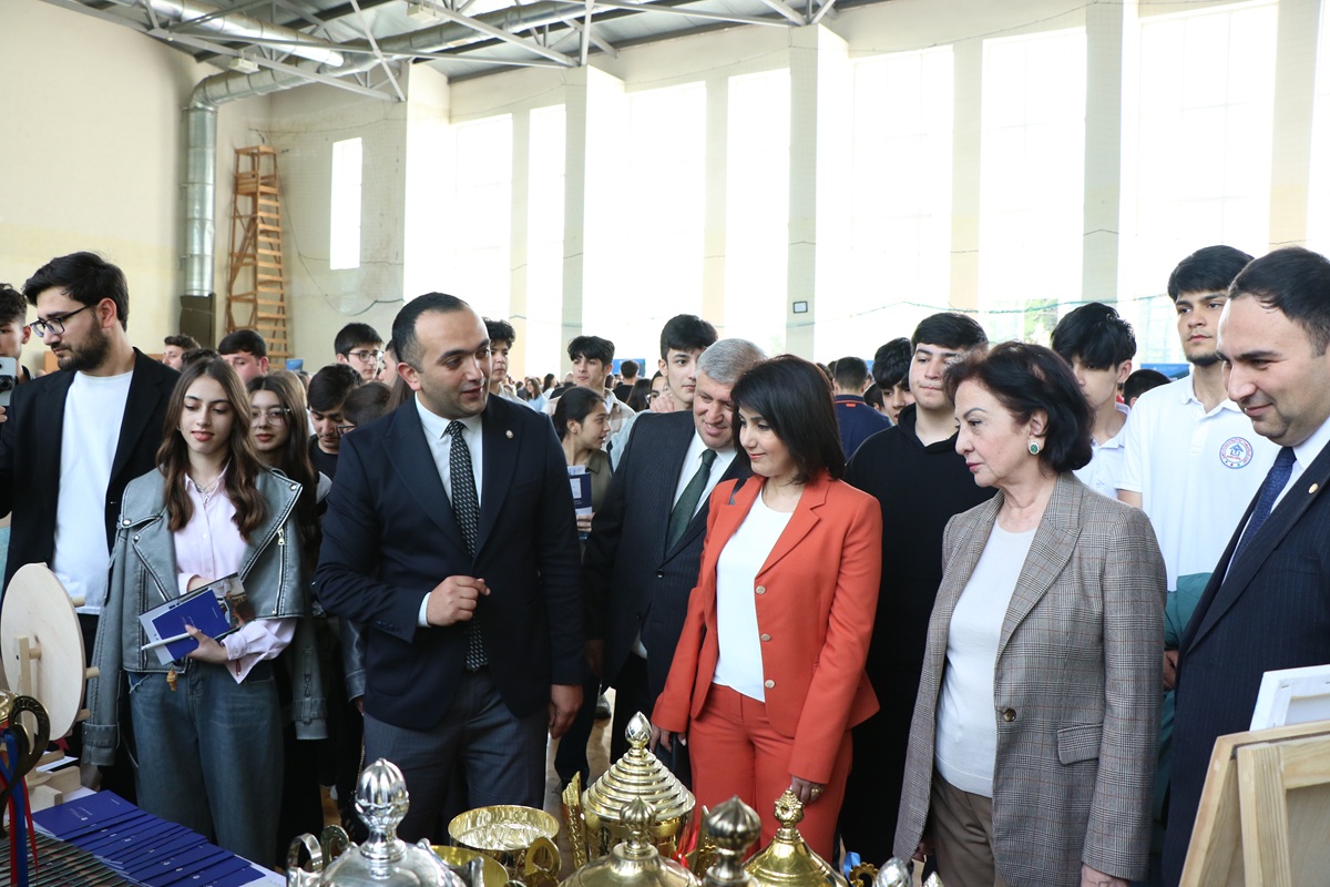 AzMİU-da məktəblilər üçün “Açıq qapı” günü keçirilib