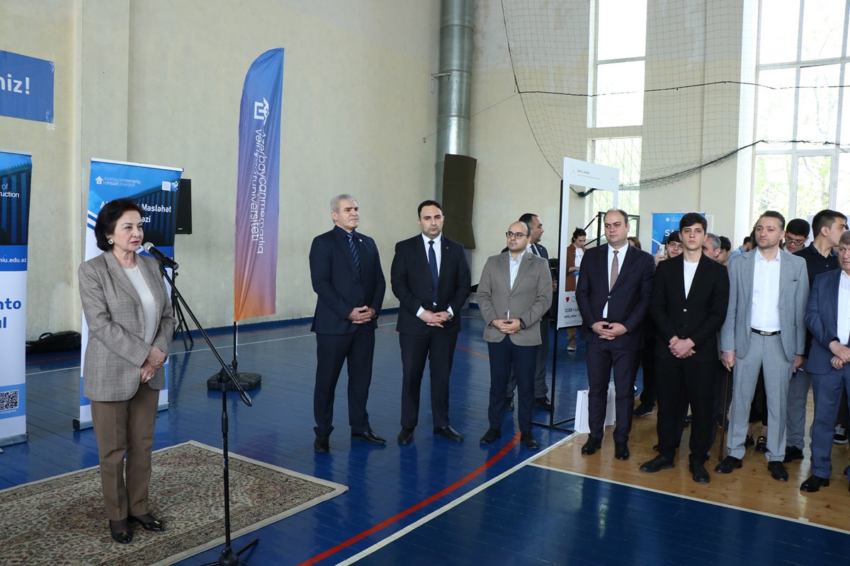 AzMİU-da məktəblilər üçün “Açıq qapı” günü keçirilib