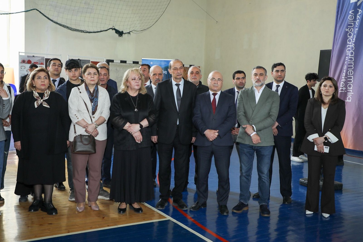 AzMİU-da məktəblilər üçün “Açıq qapı” günü keçirilib