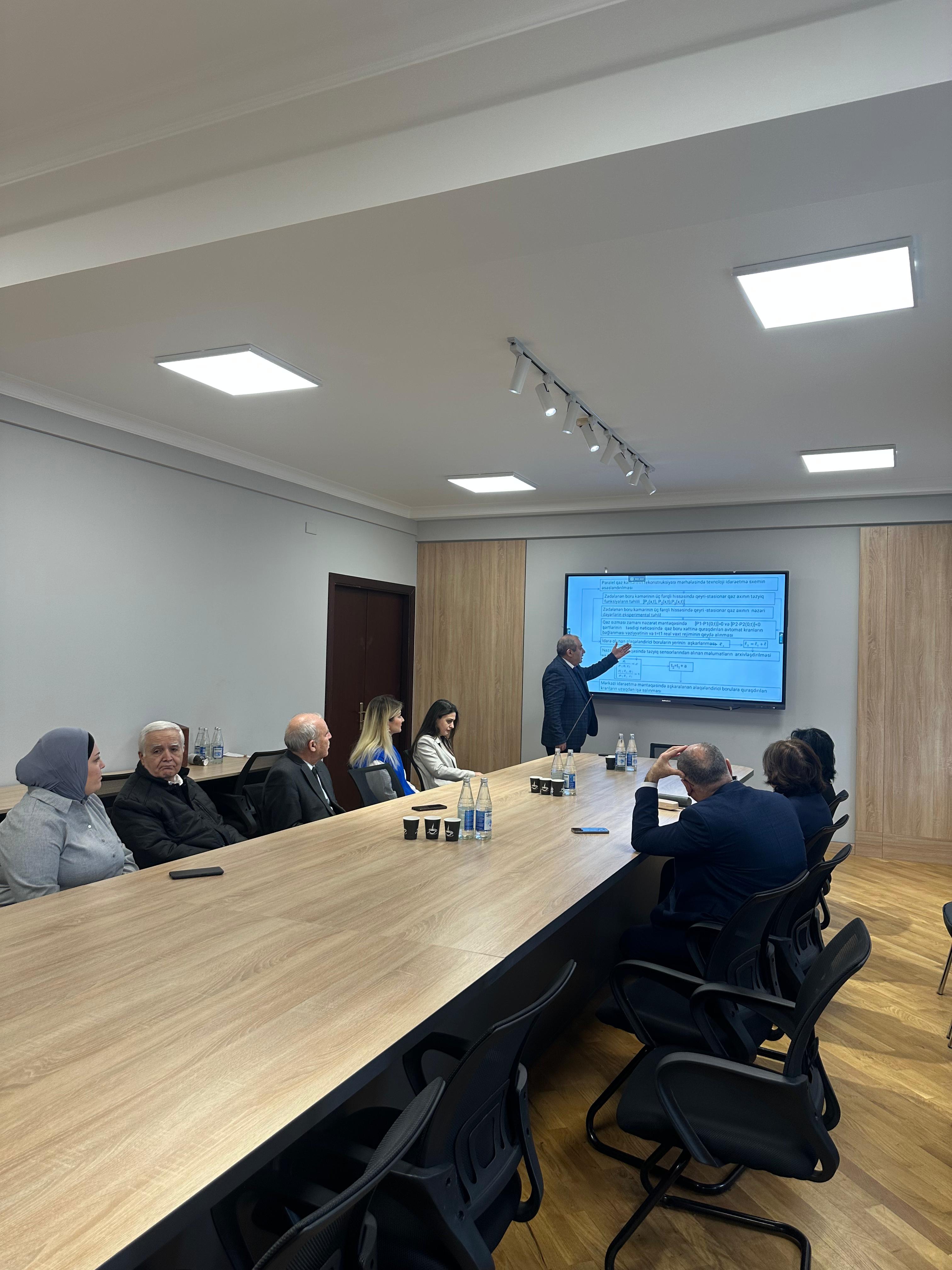 AzMİU-da paralel qaz kəmərlərinin idarəetmə proseslərinə nəzarət mövzusu müzakirə edilib