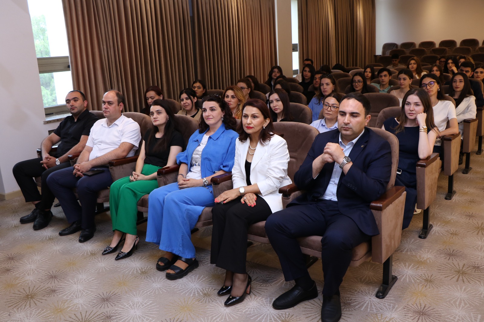 AzMİU-da tələbə könüllülər təltif olunub