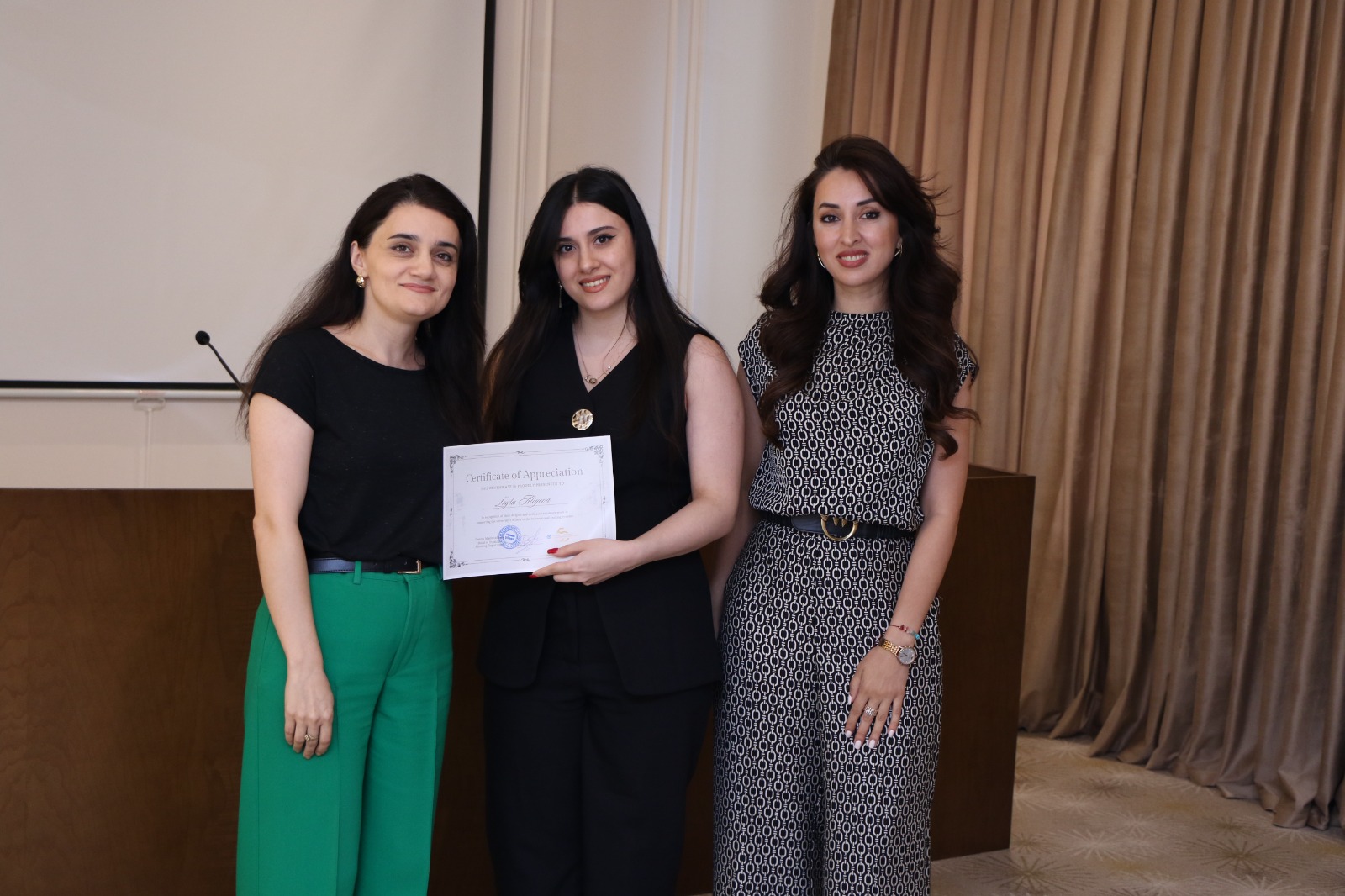 AzMİU-da tələbə könüllülər təltif olunub