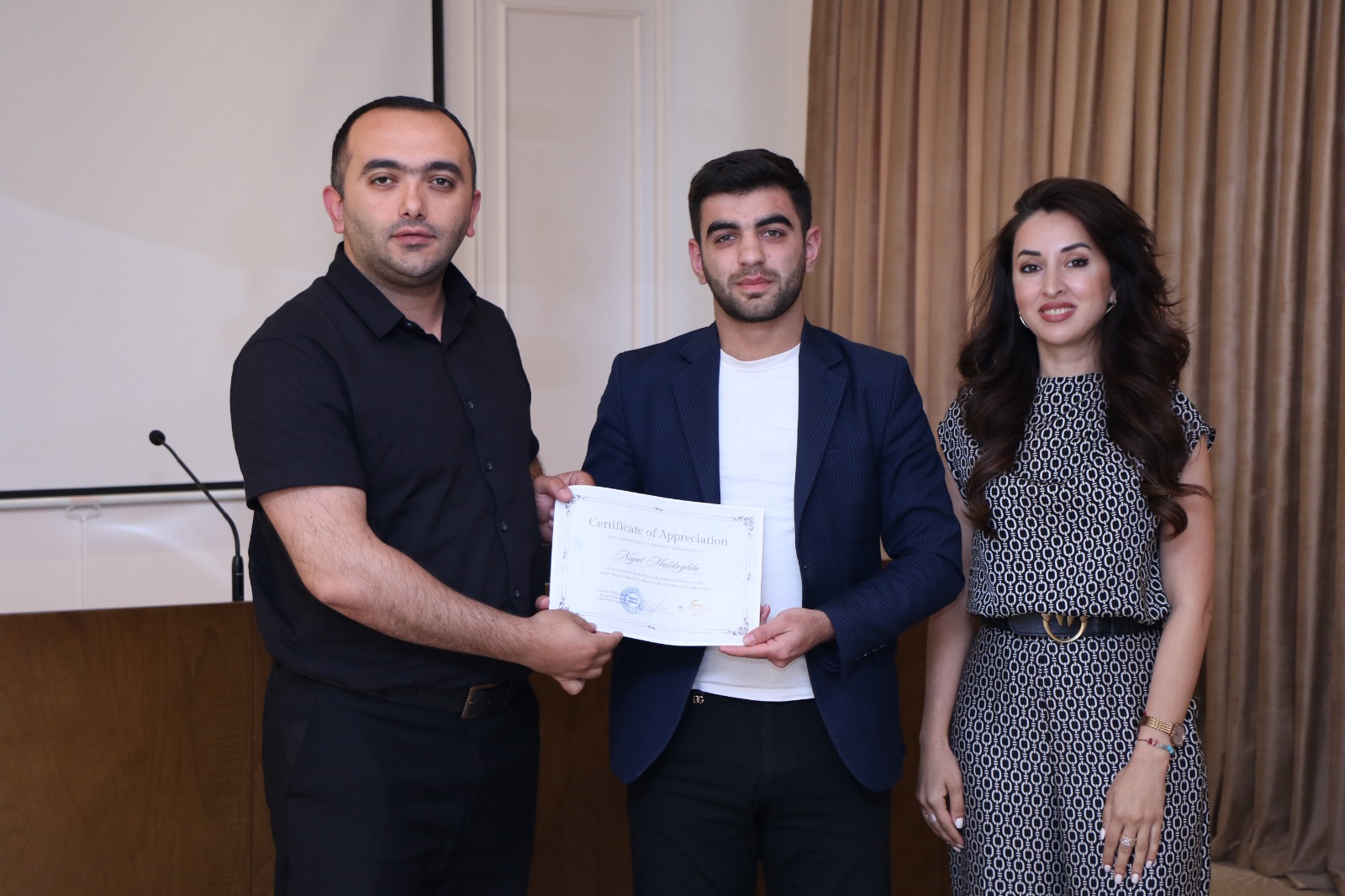 AzMİU-da tələbə könüllülər təltif olunub