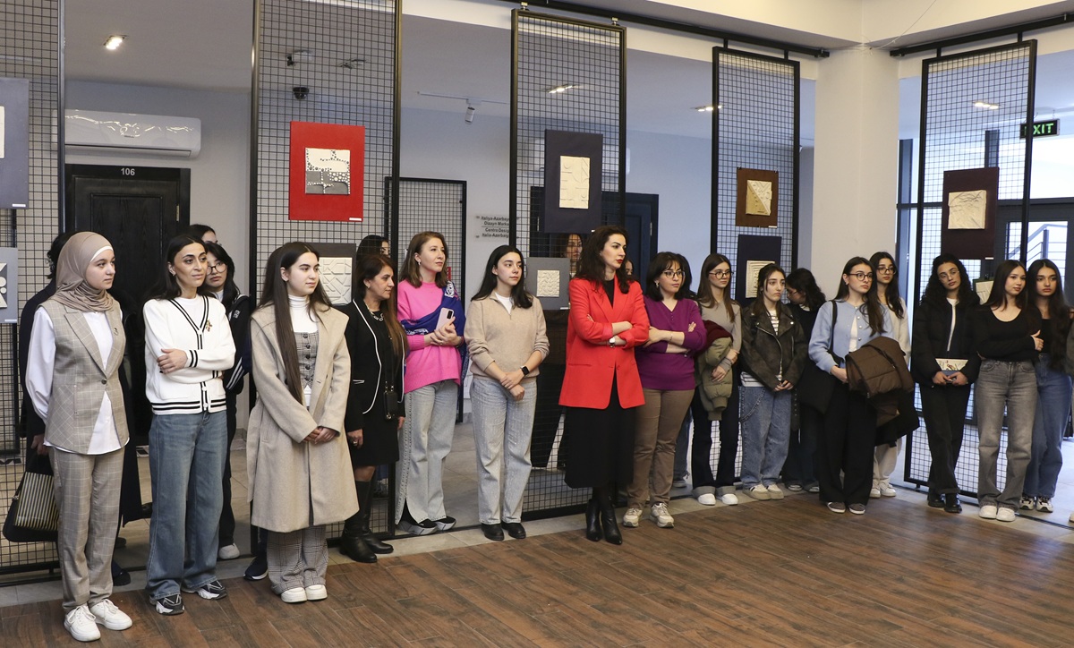 AzMİU-da tələbə memarların yaradıcılıq sərgisi açılıb