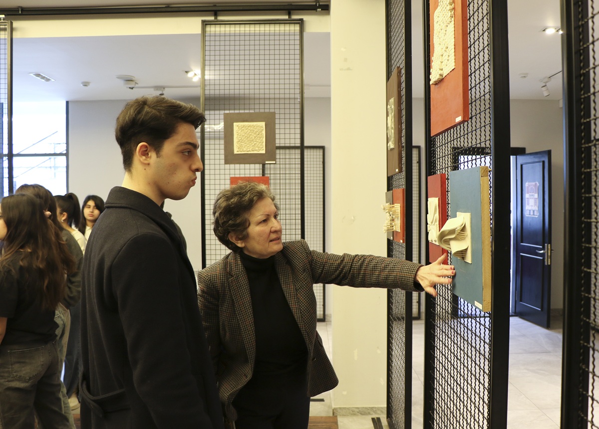 AzMİU-da tələbə memarların yaradıcılıq sərgisi açılıb