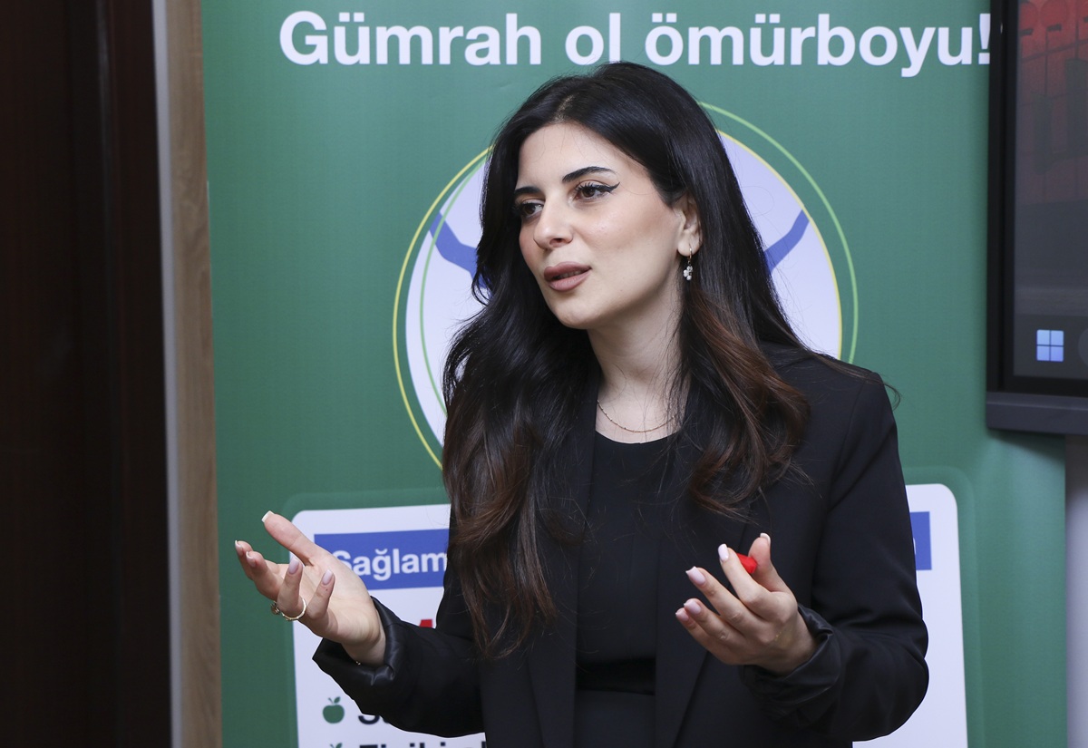 AzMİU-da tələbələr elektron siqaretlərin zərərləri barədə məlumatlandırılıb