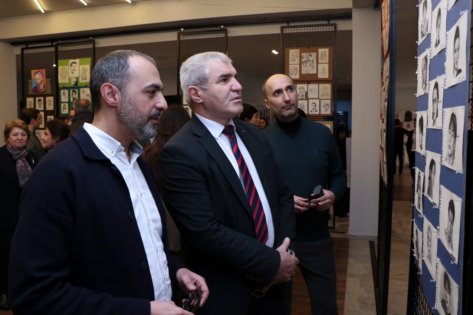 AzMİU-da tələbələrin əl işlərindən ibarət sərgi açılıb