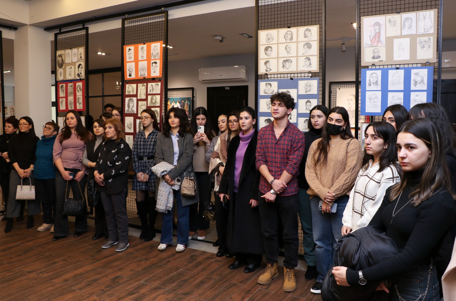 AzMİU-da tələbələrin əl işlərindən ibarət sərgi açılıb