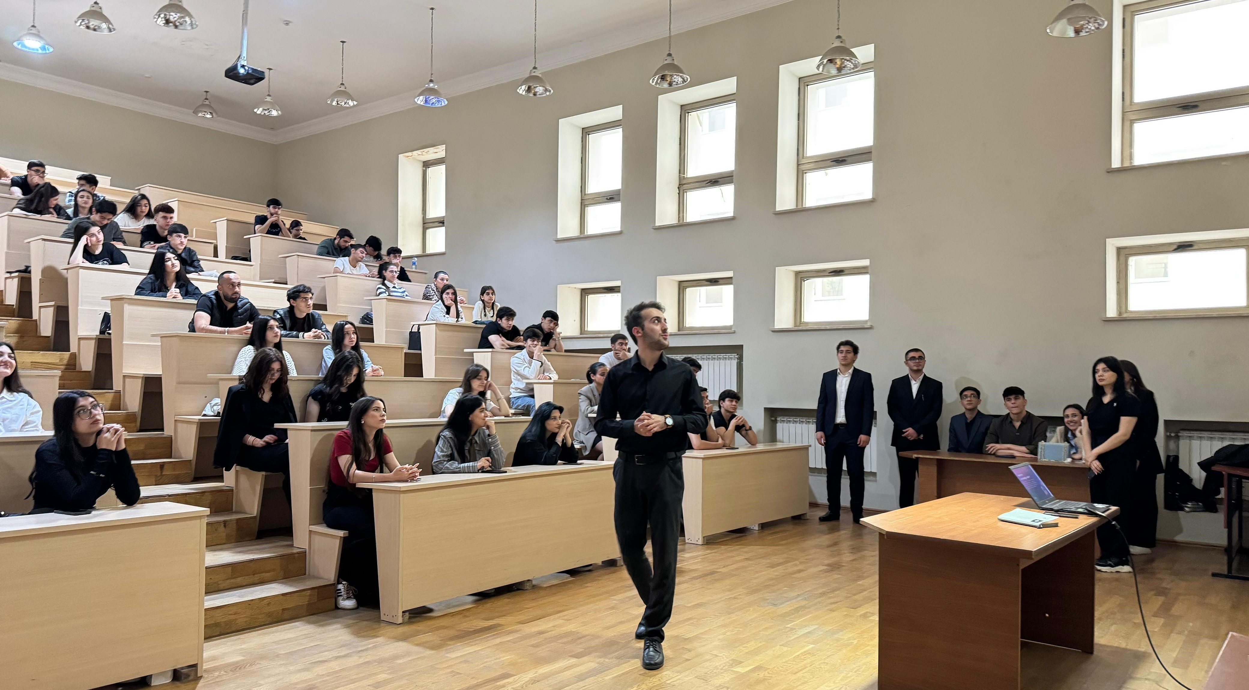 AzMİU-da tələbələrin rəqəmsal bacarıqlarının artırılması məqsədilə təlim keçirilib 