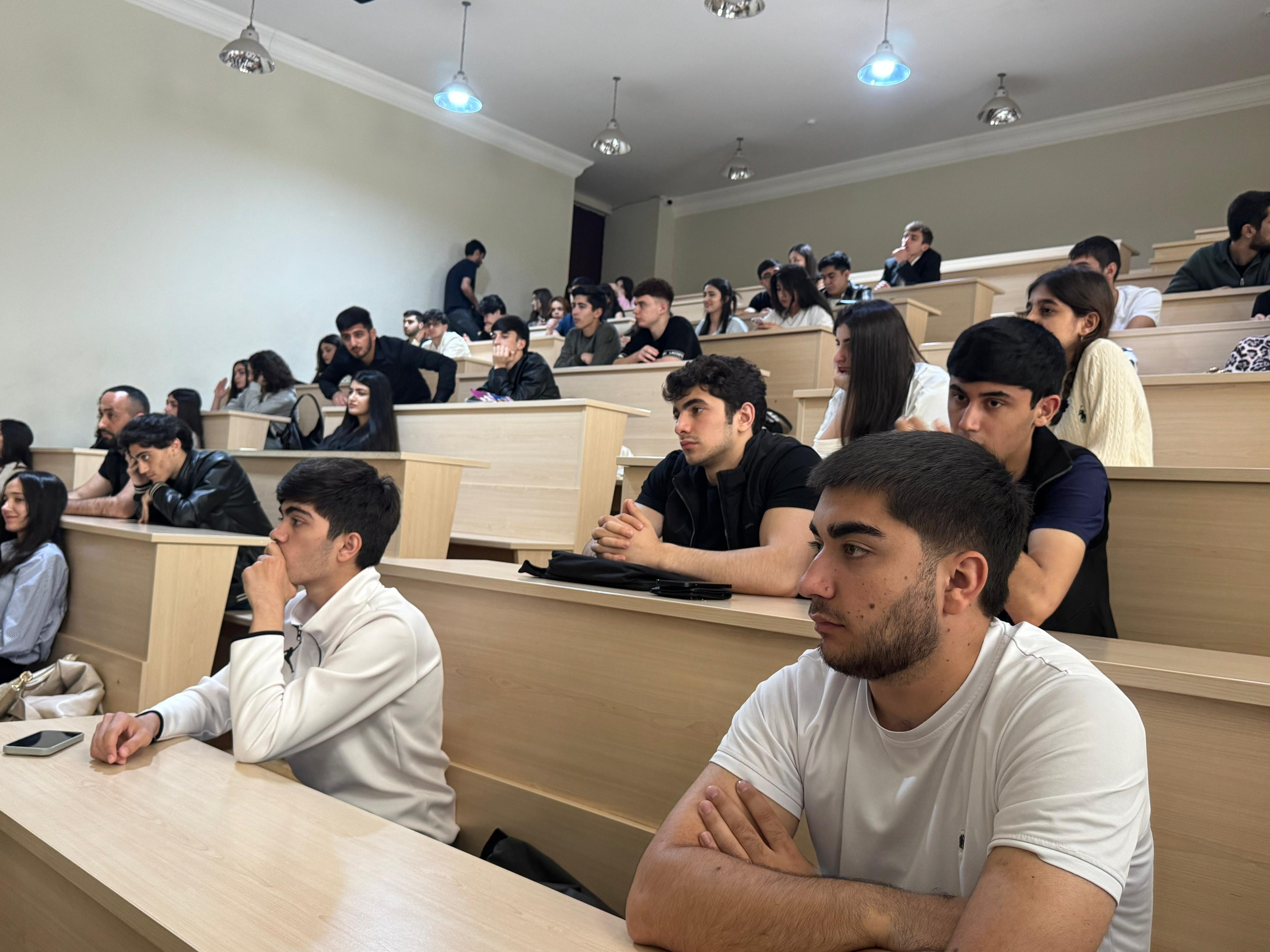 AzMİU-da tələbələrin rəqəmsal bacarıqlarının artırılması məqsədilə təlim keçirilib