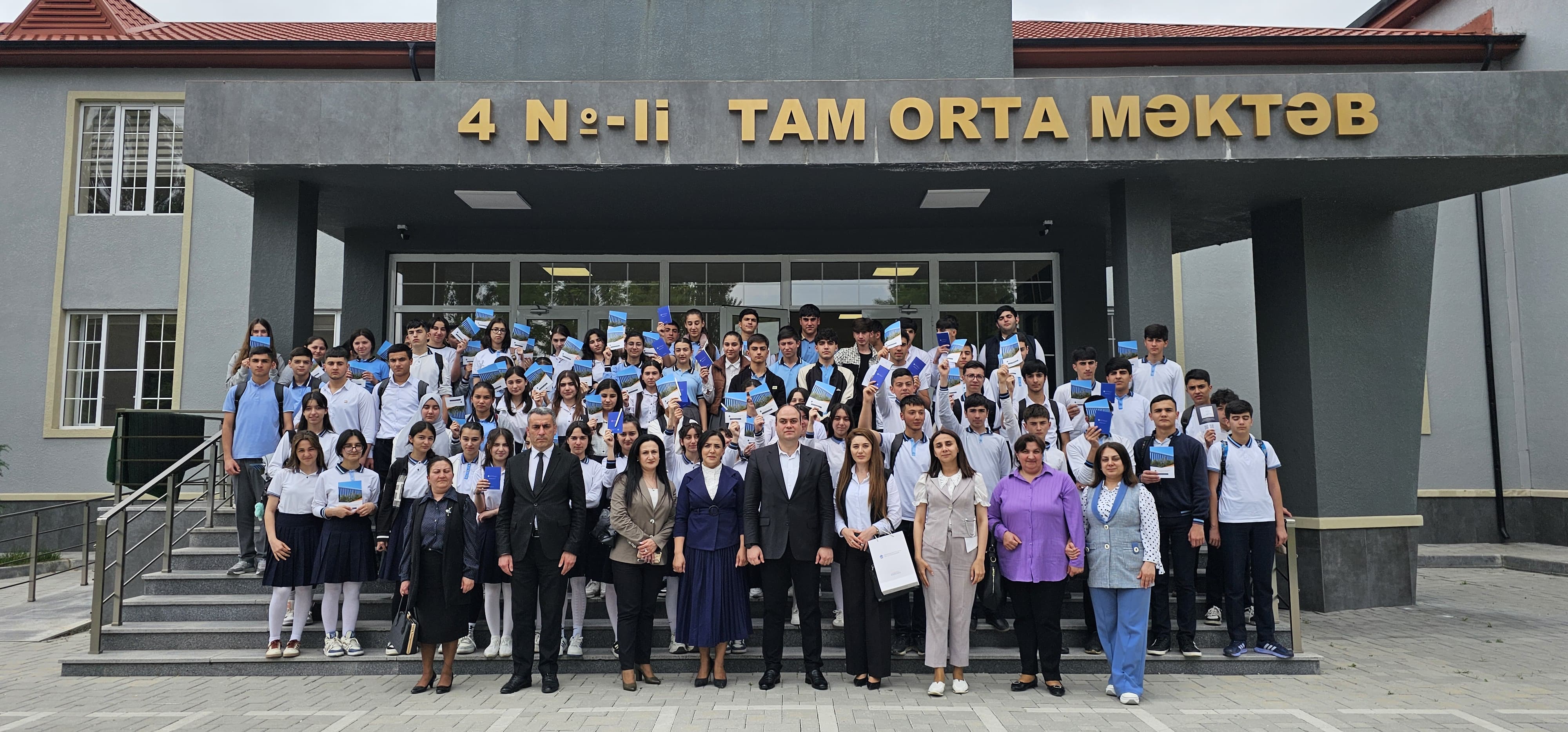 AzMİU nümayəndələri məktəblilərlə görüşüblər 