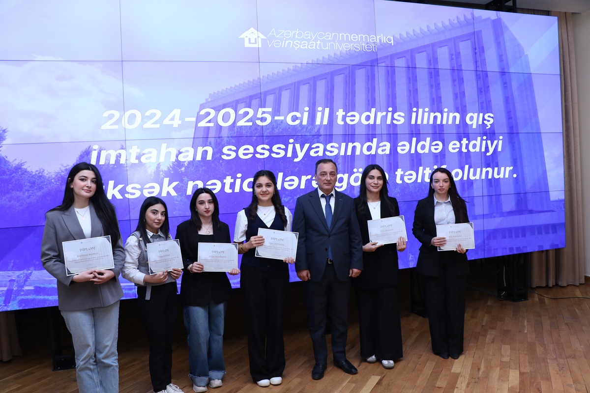 AzMİU-nun rektoru yüksək nəticə göstərən tələbələrlə görüşüb