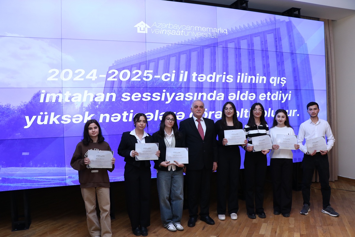 AzMİU-nun rektoru yüksək nəticə göstərən tələbələrlə görüşüb